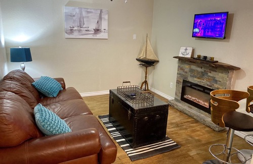 Jefferson Casa | Sailboat Suite at Woodlawn Lake