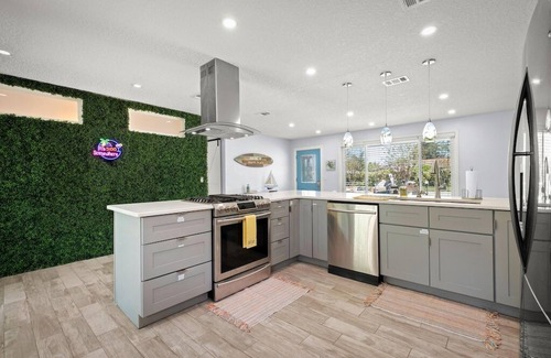 Dolphin's Cove Casa | Sailfish Beach House - Pool Hottub Putting Green