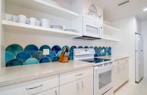Whitney Beach Cabaña | Sailfish Gulf Suites #3, Modern Amenities, Steps to the Beach