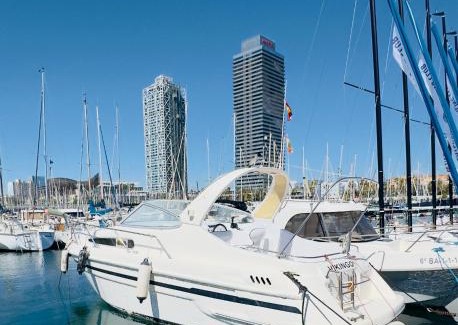 La Vila Olimpica del Poblenou Alquiler De Eote | Sailing Experience in Barcelona
