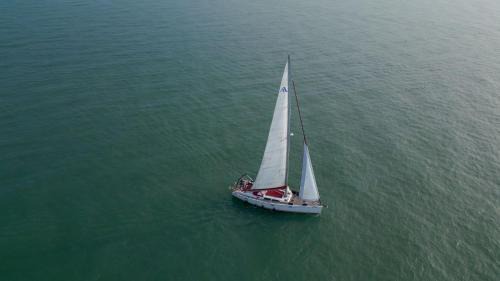 Castello Alquiler De Eote | Sailingboat TOUR with lunch, drinks and swimming in the sea