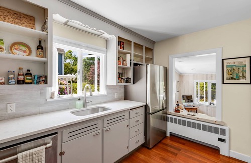 Marblehead Casa | Sailors Rest: Fabulous Yard, Near Beach, Town, & Bike Trail, Smart TV, Fast WiFi