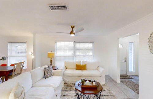 Dolphin's Cove Casa | Sails Away