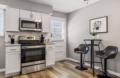 St. Charles Casa | Saint Charles 2 Bedroom Townhome by StayLage