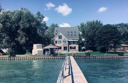 Pearl Beach Apartamento | Saint Clair River Two Bedroom apt private entrance New Construction