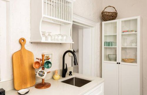 Manayunk Casa | Saint Davids Cottage in Manayunk, Walk to Train, Main Street
