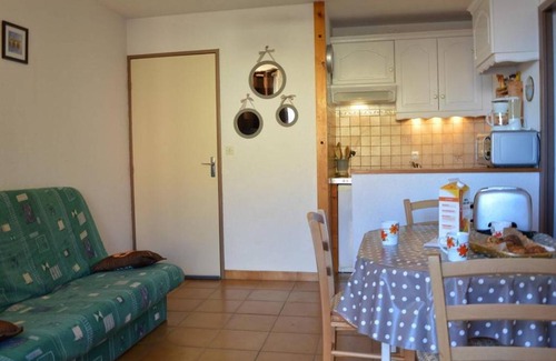 Saint-Pierre-la-Mer Apartamento | Saint Pierre la Mer, Appt 2 pièces, cabine, 6 couchages, près plage, animaux OK - FR-1-229D-249