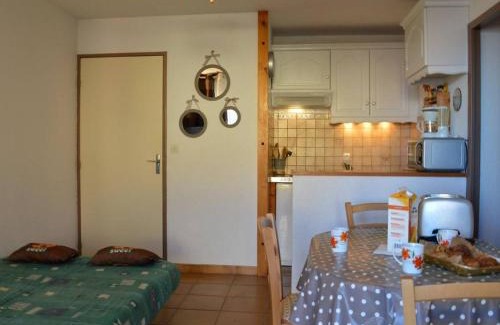 Saint-Pierre-la-Mer Apartamento | Saint Pierre la Mer, Appt 2 pièces, cabine, 6 couchages, près plage, animaux OK - FR-1-229D-249
