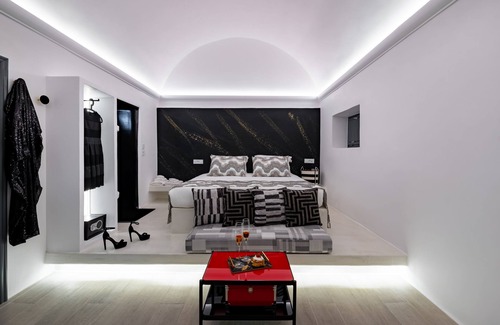 Imerovigli Hotel | Saint Sin Suites