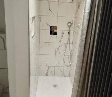 Republique Apartamento | Sainte Cécile 1- Appartement spacieux et lumineux