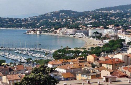 Sainte-Maxime Apartamento | Sainte-Maxime : Studio cabine avec piscine, parking, climatisation et terrasse - FR-1-226-294