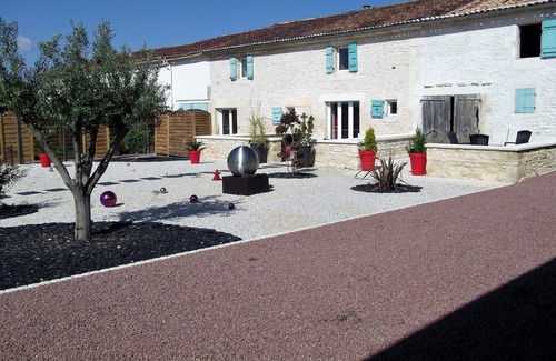 Montpellier de Medillan Casa | SAINTONGE ROMANE Piscina cubierta climatizada