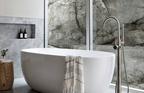 Madeira Park Casa | Sakinaw Lake Architectural Midcentury Modern Lakehouse