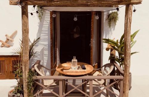 Tiagua Apartamento | Sala Botanica Studio - Shared Pool - Central Island Location - 10 mins drive to Famara and La Santa