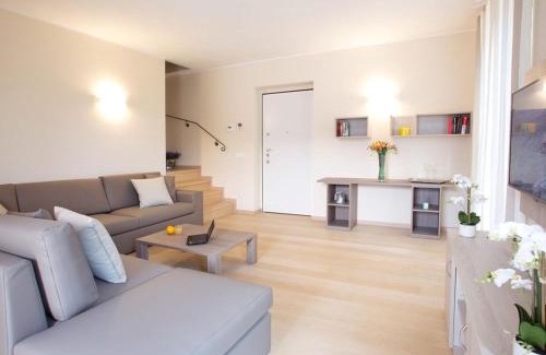 Sala Comacina Apartamento | SALA COMACINA APARTMENT NO 1-SLEEPS 10 by Italian Apartments