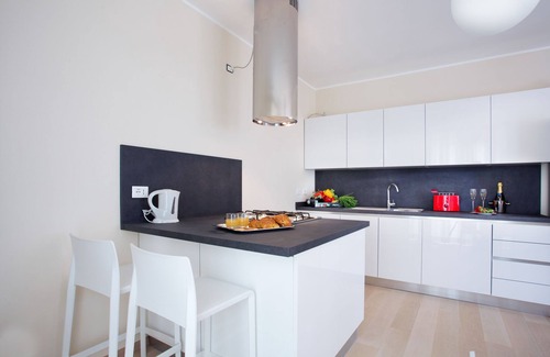 Sala Comacina Apartamento | Residencia de lujo con vista al lago para 10 personas con piscina cubierta, jacuzzi y sauna.
