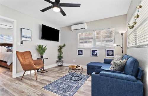St. Pete Beach Apartamento | Sala Suite 5! Beach Getaway Deals in St Pete Beach & Pet Friendly!