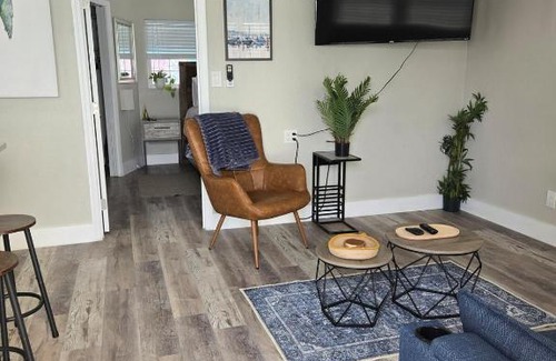 St. Pete Beach Apartamento | Sala Suite 5! Beach Getaway Deals in St Pete Beach & Pet Friendly!