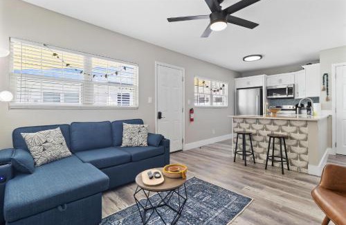St. Pete Beach Apartamento | Sala Suite 5! Beach Getaway Deals in St Pete Beach & Pet Friendly!