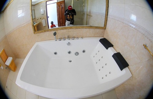 Manyimbo Hotel | Salama Bling Beach Resort