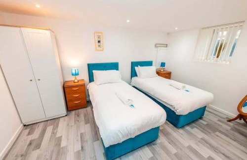Trafford Apartamento | Sale 2-Bedroom Apt - Sleeps 5 - Free Parking