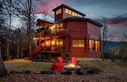 Cosby Cabina | PVT Heated Pool / Smokies Cabin / HotTub / FirePit / Theater RM / Family / Views
