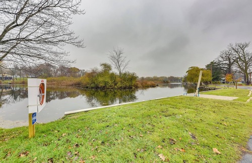 Paddock Lake Cabaña | Salem Vacation Home w/ Dock: Steps to Paddock Lake