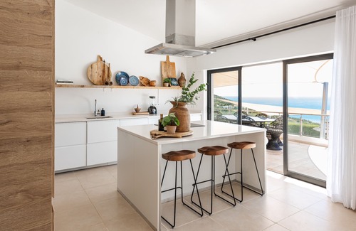 Salema Villa | EXCEPCIONAL VILLA DE SUEÑO CON VISTA AL MAR DE 180 °: PARAÍSO EN SALEMA. AIRCO GUAU