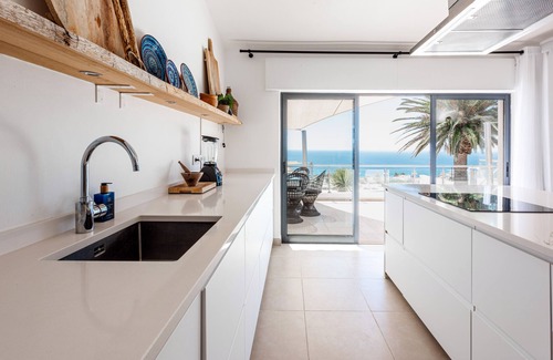 Salema Villa | EXCEPCIONAL VILLA DE SUEÑO CON VISTA AL MAR DE 180 °: PARAÍSO EN SALEMA. AIRCO GUAU