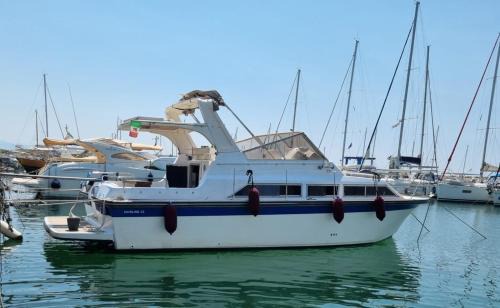 Magazzeno Alquiler De Eote | Salerno B&B on Boat Poetica