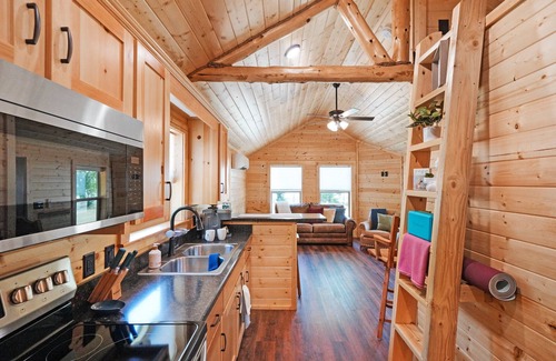 Mineral Wells Cabina | Salesville Serenity log cabin