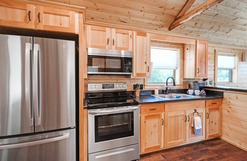 Mineral Wells Cabina | Salesville Serenity log cabin