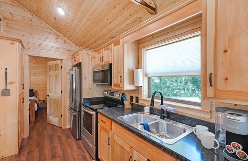 Mineral Wells Cabina | Salesville Serenity log cabin