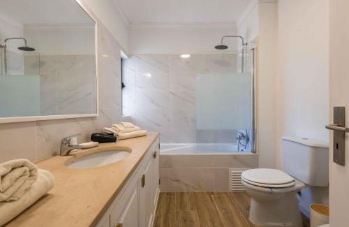 Salgados Apartamento | Salgados 1 Bedroom Apartment - 500m from the Beach