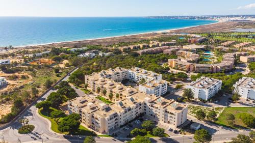 Salgados Apartamento | Salgados Sunny Beach Apt - 7 min walk from Beach