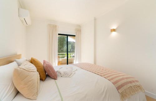 Salgados Apartamento | Salgados Sunny Beach Apt - 7 min walk from Beach