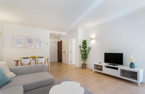 Salgados Apartamento | Salgados Sunny Beach Apt - 7 min walk from Beach
