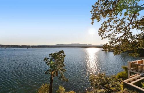 Cowichan Bay Casa | Salishan Chief Suite