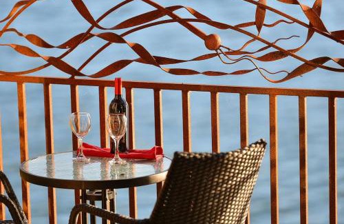 Cowichan Bay Casa | Salishan Chief Suite