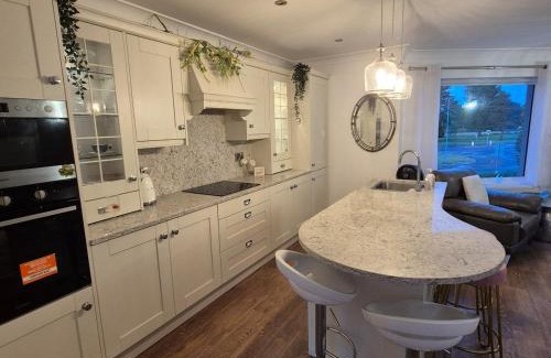 Coleraine Apartamento | Sally's at Number 73 with Private Sauna