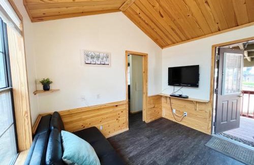 Woodland Park Casa | Sally's Cabin is a quaint two bedroom tiny home