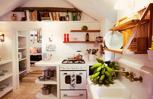 Dunmore Town Casa | Salt Box: an Enchanting Historical Property with a Pool