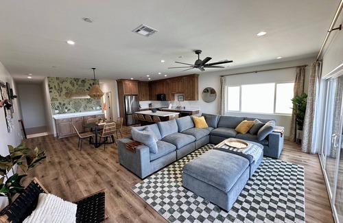 Yuma Casa | Salt Cedar on the Lagoon- Modern Waterfront, dock, 3 bedroom, 2 suites, 4 bath