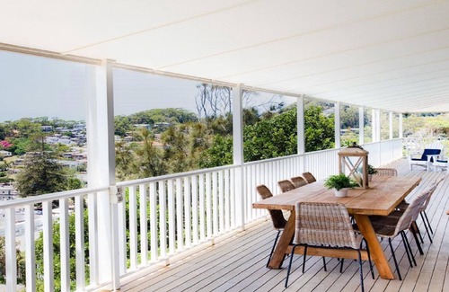 Avoca Beach Casa | CUBIERTA DE SAL, AVOCA BEACH - HAMPTONS STYLE PROPIEDAD CON PISCINA Y VISTAS INCREÍBLES AL MAR