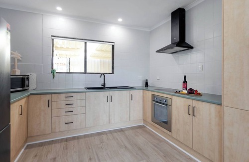 Carrickalinga Casa | Salt & Sage - Walk to beach/Trampoline/Nintendo Wii/Ping Pong/Basketball