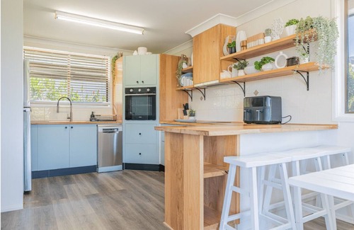East Ballina Casa | Salt & Sand Getaway - Coastal Paradise at Bayside Duplex with Stunning Shaws Bay Views