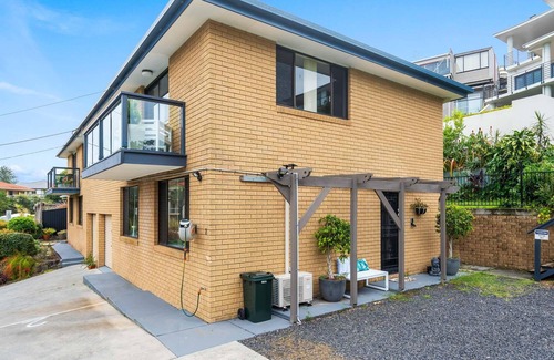 East Ballina Casa | Salt & Sand Getaway - Coastal Paradise at Bayside Duplex with Stunning Shaws Bay Views