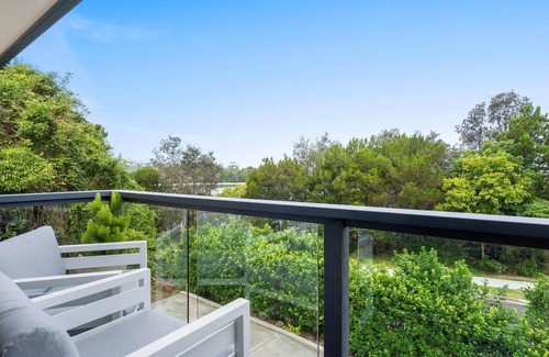 East Ballina Casa | Salt & Sand Getaway - Coastal Paradise at Bayside Duplex with Stunning Shaws Bay Views