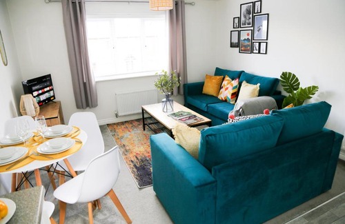 Ashby Woulds Casa | Modern coach-house with free Wi-fi and off-street parking