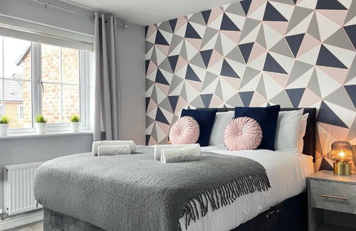 Ashby Woulds Casa | Modern coach-house with free Wi-fi and off-street parking